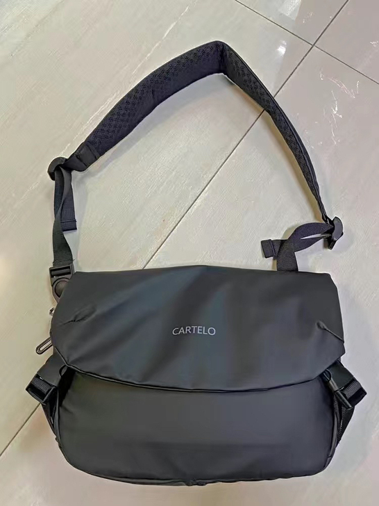 男包/卡帝乐鳄鱼2021新款单肩包男潮牌斜...