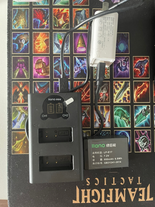 佳能800d替换电池新买的 一次没用 一块...