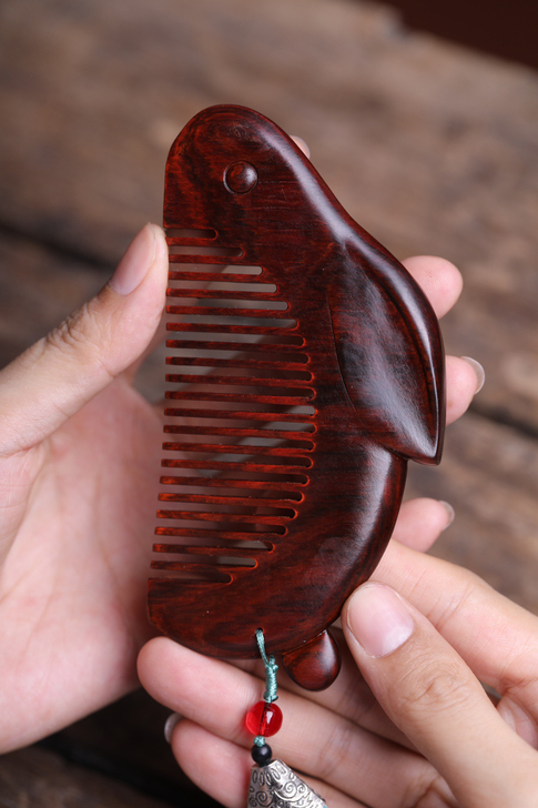 小兔子紫檀木雕花木梳结婚情人节送老婆送妈妈...