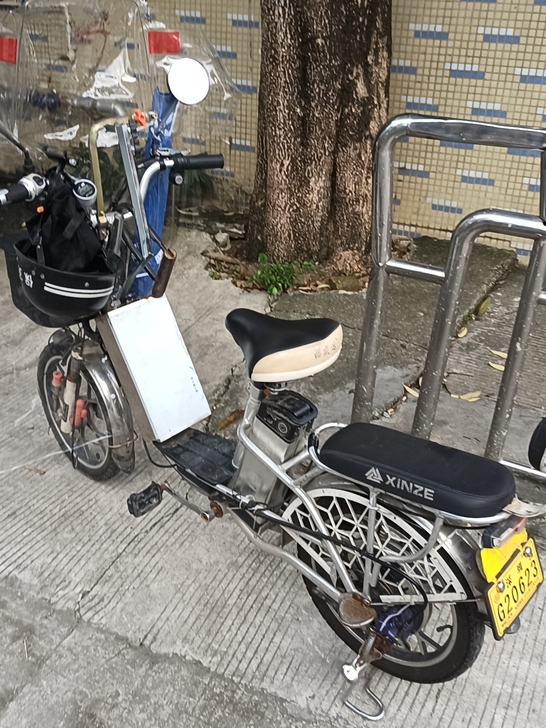工作调动，带不走，卖了，两个电池