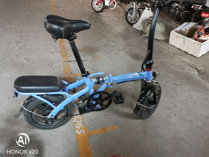库存大清仓，包电池充电器，八百起，不包邮，...