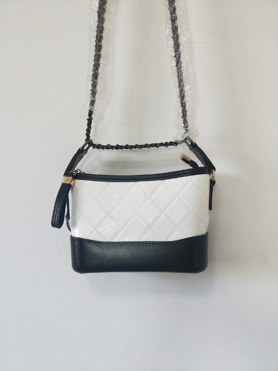 全新真皮流浪包经典黑白