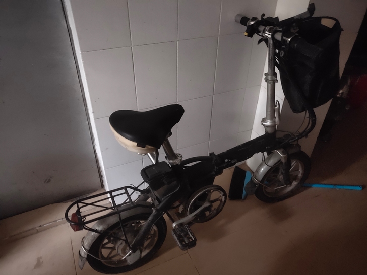 链子没了 前刹车也坏了没去换 后刹车换了油...