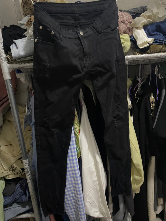 黑色弹性牛仔小脚裤s.码 穿两三次 现在胖...