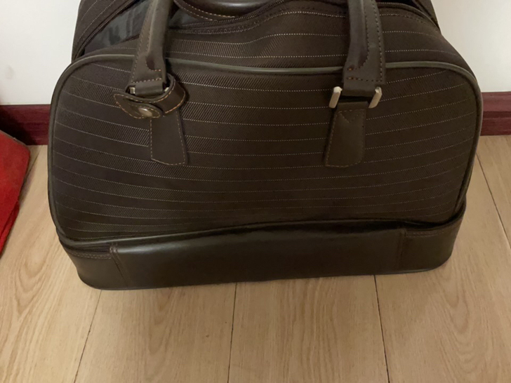 男士包包 全新的 没用过 原价260