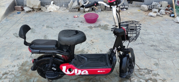 处理电车一辆,成色如图,去年刚买的车子,平...