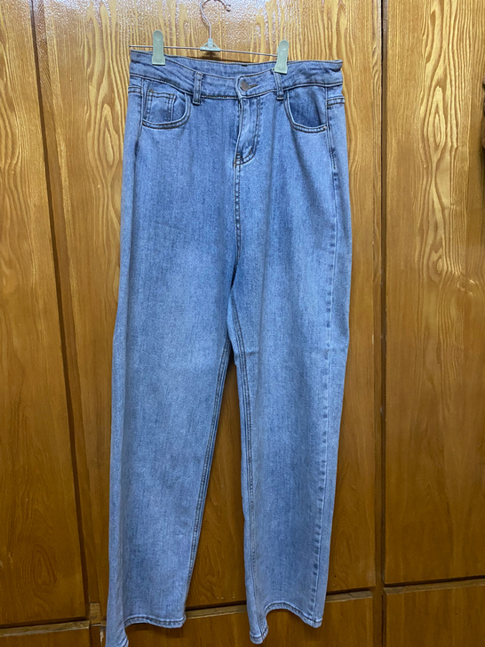 蓝色牛仔裤：可挽边穿，也可放下来穿，尺码x...