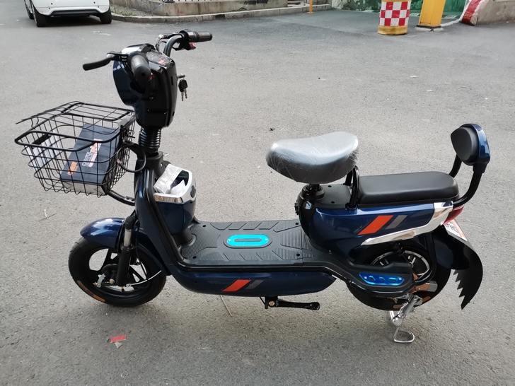 金丝猴电动车，48v12ah.没用几次。基...