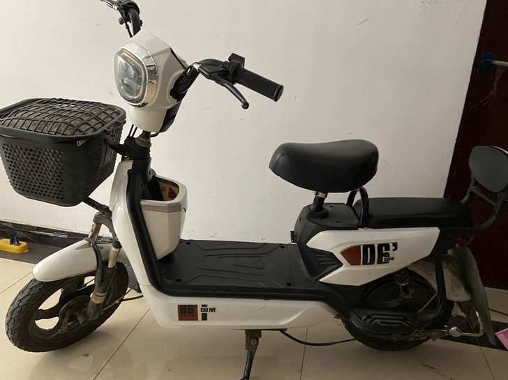 自家一手一脚开的电动车、电瓶刚换的。