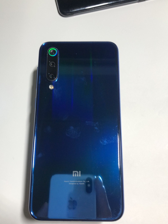 小米手机小米9se蓝色6+64，外观小磕碰...