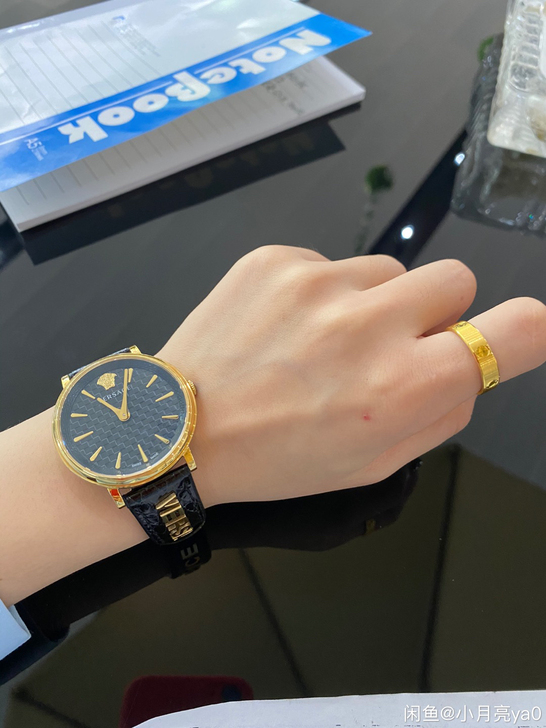 范思哲美杜莎手表女，九成新，轻微使用痕迹，...
