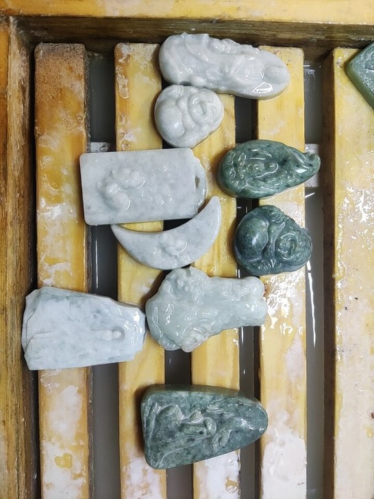 玉雕翡翠和田玉机雕手修 标价是工费起山水牌...