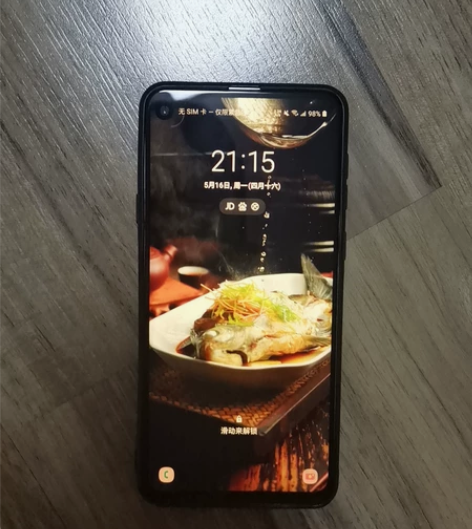 三星galaxy A8s  6g内存  1...