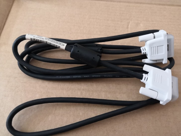 全新电脑显示器链接线感兴趣的话给我留言吧!...