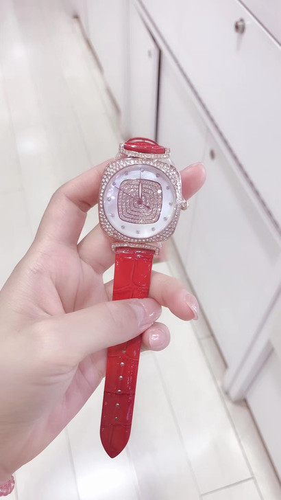 店铺装修,玛丽莎手表清仓处理,施华洛世奇水...
