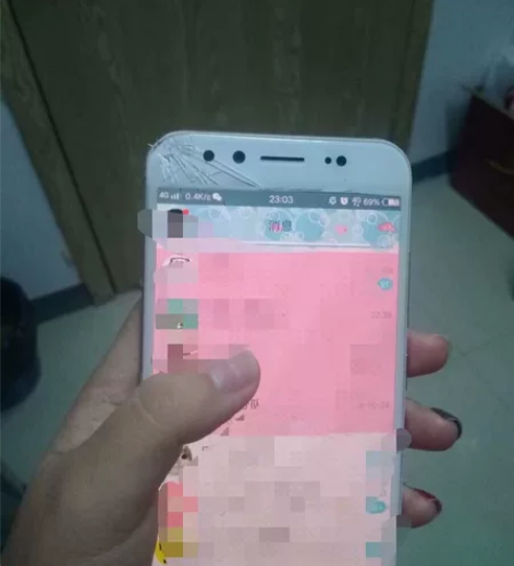 出一个vivo手机，上大学买半年摔了以后没...
