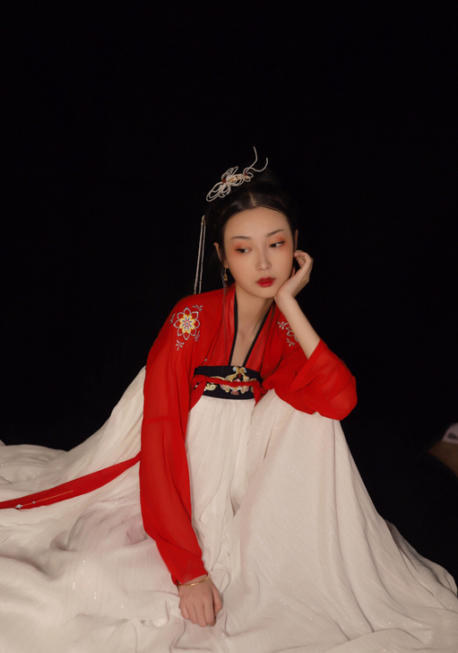 正版汉服出租  忘记哪家的了，反正正品。汉...