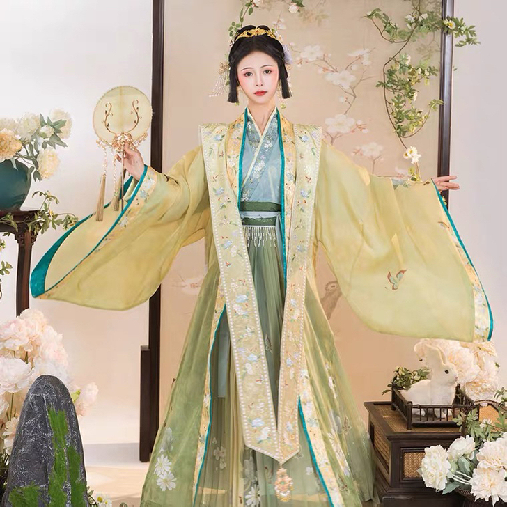 【行香子】褚云令汉服宋制霞帔对交穿日常清新...