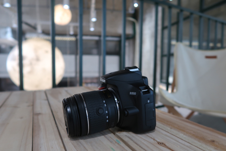 帮爱好摄影的表妹出个尼康d3500单反相机...