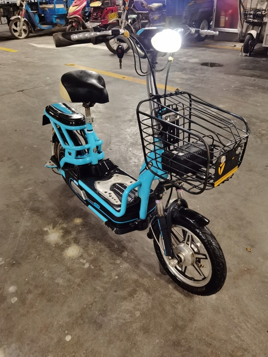 雅迪电动车，电瓶9成新，在家不经常骑，  ...