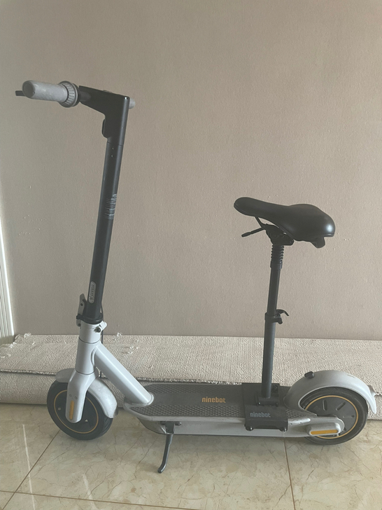 Ninebot九号电动滑板车G30LP，个...