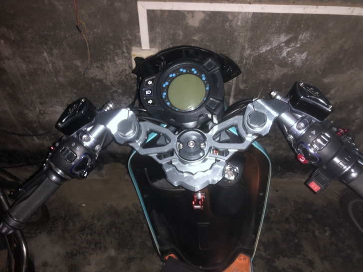 全车今年一月一号买的 电动自行车车架40块...