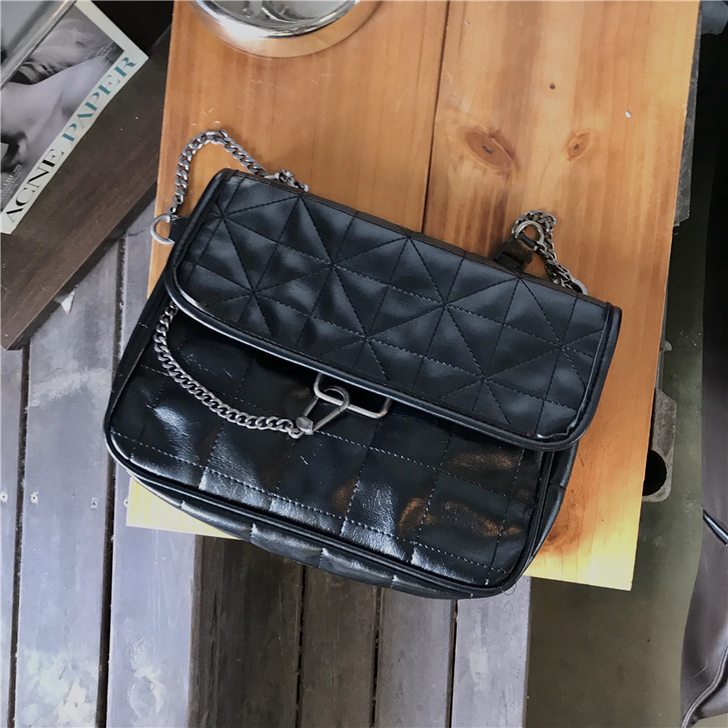 女包2020春夏新款时尚斜挎链条包黑色摇滚...