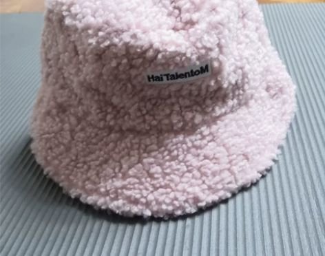 粉色毛绒帽，可调节 感兴趣的话点“我想要”...