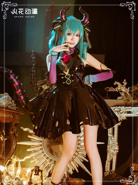 初音小恶魔cos 出租/ 出售，火花家L码