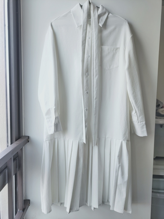 赫本风小白裙复古翻领拼接百褶长白色