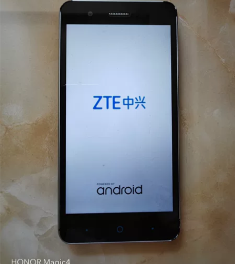中兴手机 BA510，无维修进水，边角有磨...