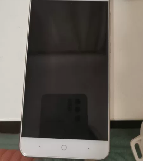 中兴手机BA610T 2+8g金色 无拆卸...