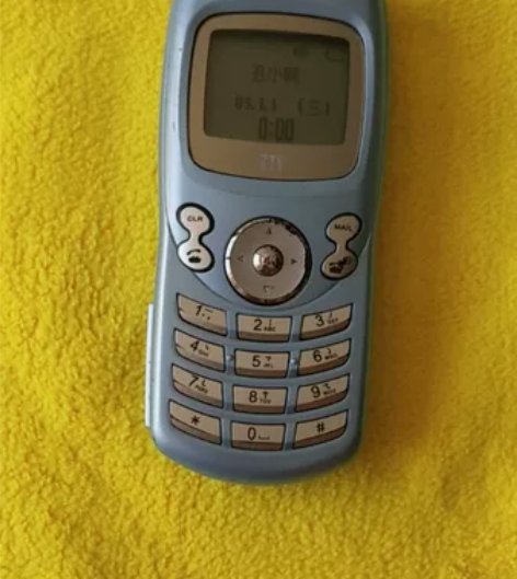 中兴V210手机，成色见图，个人自用，功能...