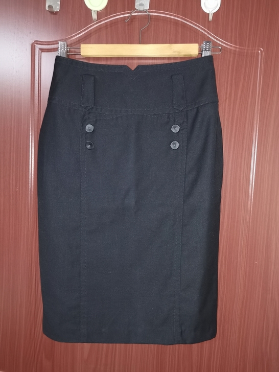 艺元素黑色西装裙高腰一步裙，九新。腰粗了穿...