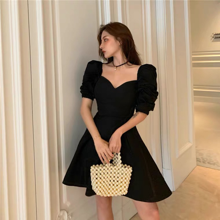 宫廷风的连衣裙非常显瘦