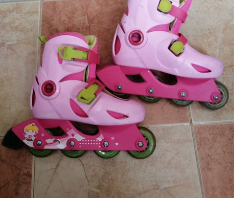 迪卡侬轮滑鞋护具,使用过一段时间,新旧如图...