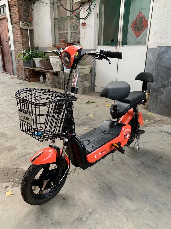 95成新阿米尼电动国标！电瓶续航三十多公里...