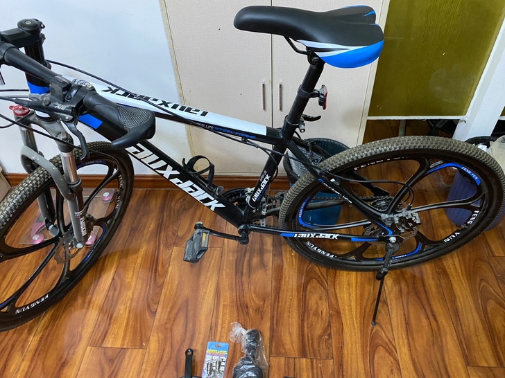 亏血出售，基本全新，才买几个月，就骑过一次...