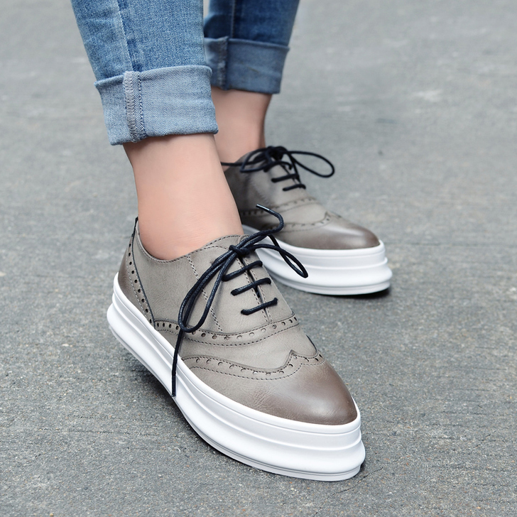 潮秋季英伦复古布洛克女鞋休闲单鞋系带尖头厚...