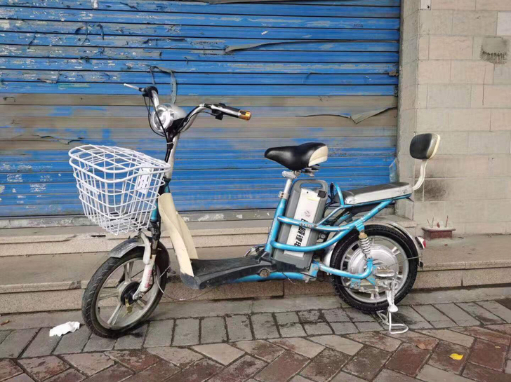 二手电动车。48伏。充满电可以走15公里。...