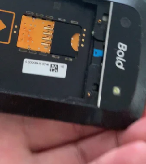 黑莓手机 一堆都是曾经自用 电池挂了 当垃...