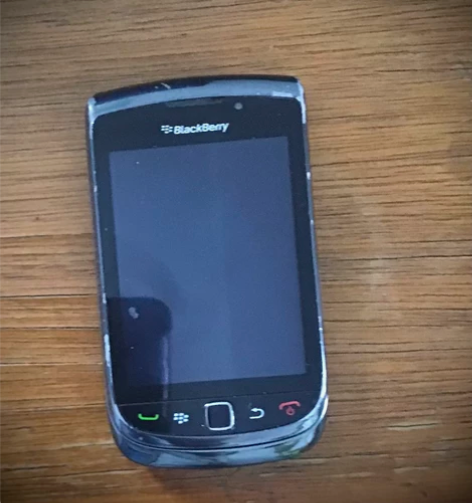 黑莓经典首款滑盖手机，黑莓9800自用9成...