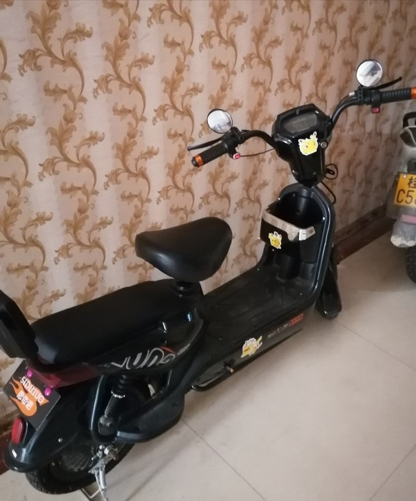 不经常开留着怕坏了，一口价900，同城自提...