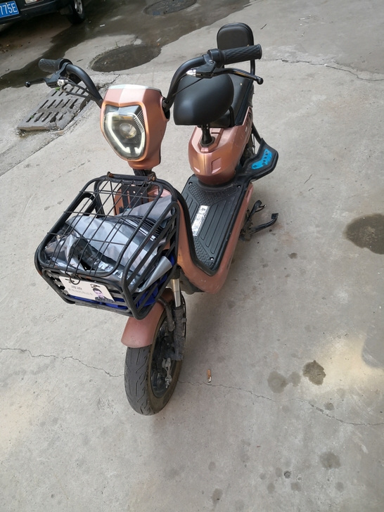 雅迪60伏铅酸电动车，使用不多，按键文字无...