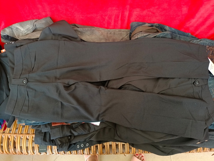 西裤一批，80条，长西裤20元，中西裤10...