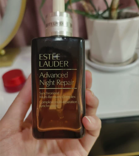 雅诗兰黛精华，免税店购入，日期好，余量如图...