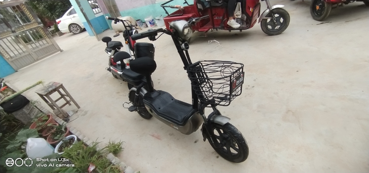 出售台铃电动车一辆一年多的车原车钥匙遥控充...