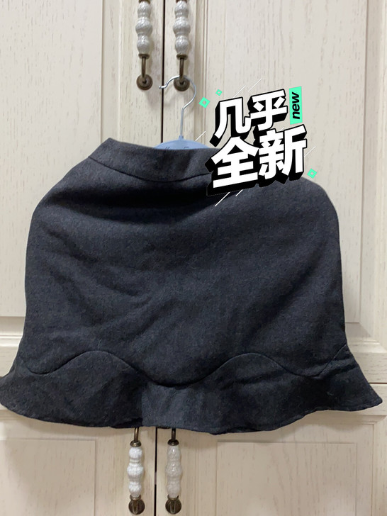 A字荷叶边裙，面试穿过一次，几乎全新