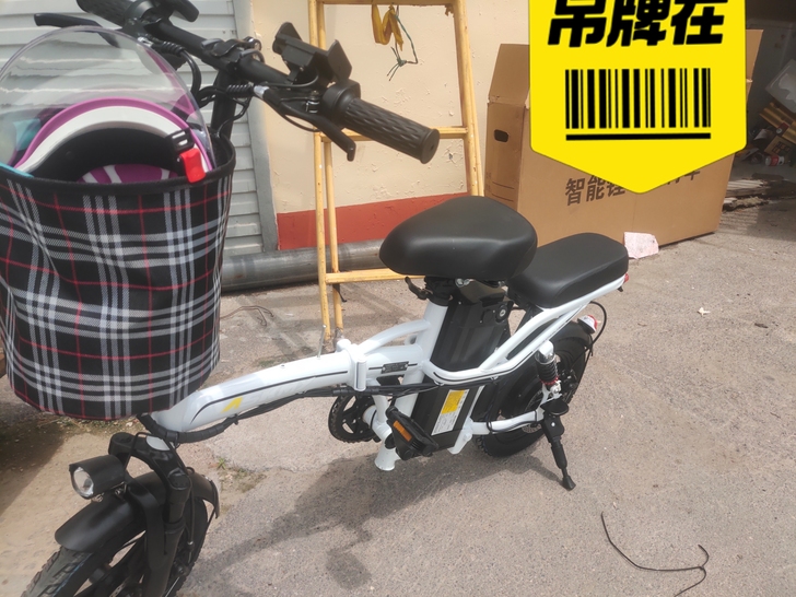 车子品相完美，购买了十天，做了两次代驾，不...