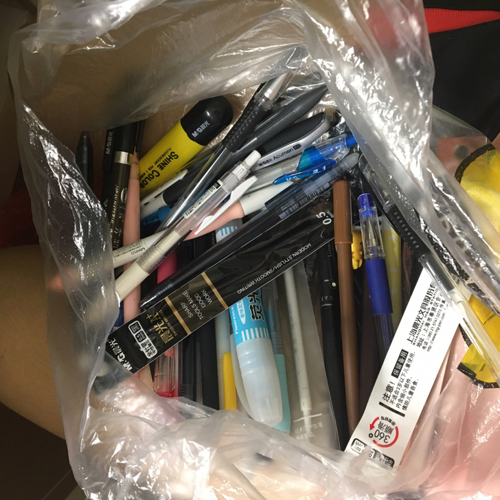 高考后中性笔闲置